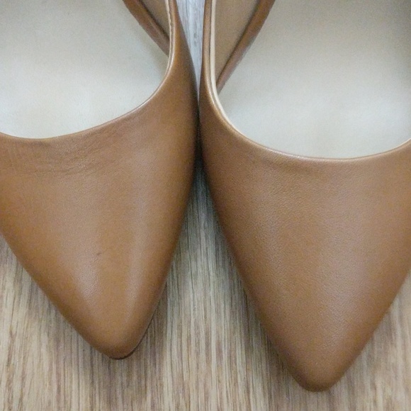 Aldo Pumps Tan with Gold rimmed heel - Picture 8 of 8
